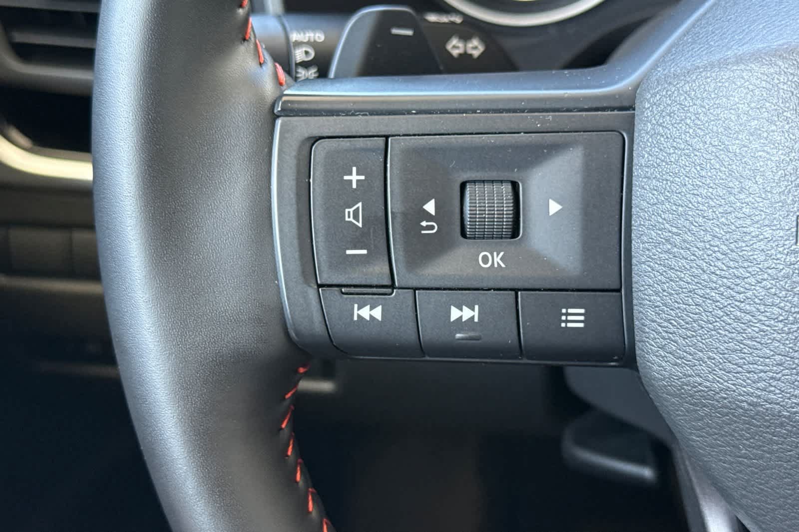 Used 2025 Nissan Rogue SV AWD/4WD image 27
