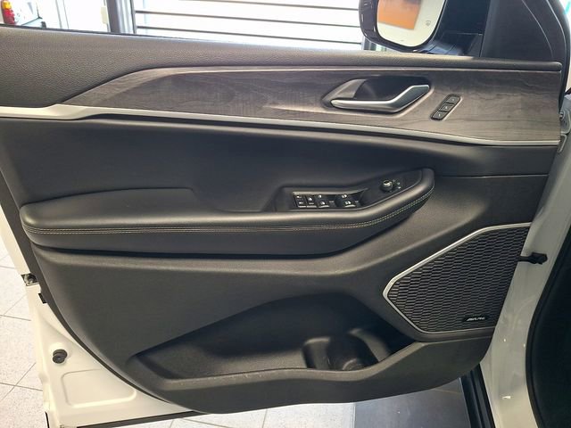 Used 2021 Jeep Grand Cherokee L Limited image 13