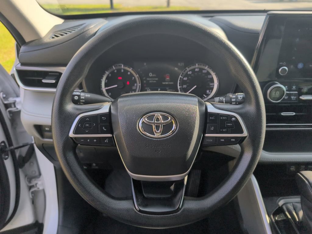 Used 2023 Toyota Highlander L image 27