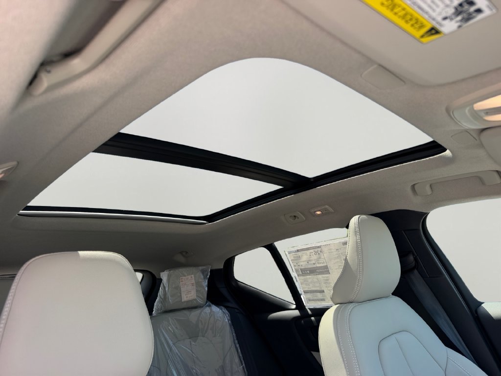New 2026 Volvo XC40 B5 Ultra w/ Climate Package AWD/4WD image 5