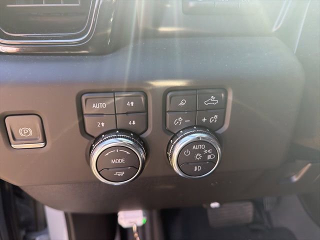Used 2024 GMC Sierra 3500 AT4 w/ AT4 Premium Plus Package AWD/4WD image 8