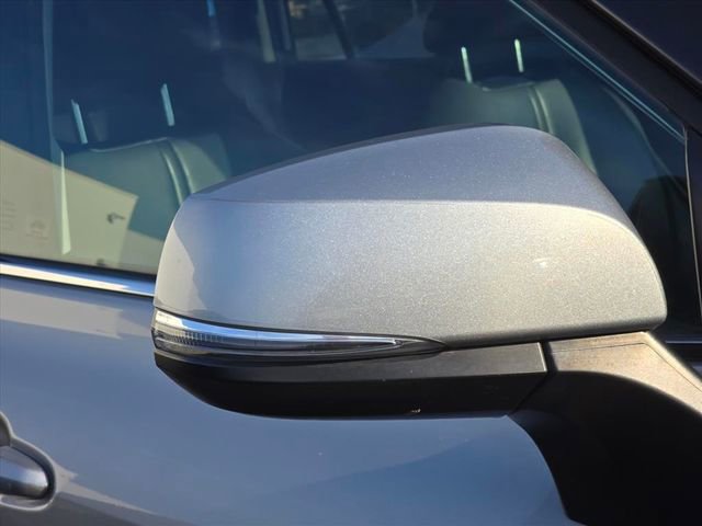 Used 2020 Toyota Highlander XLE image 31