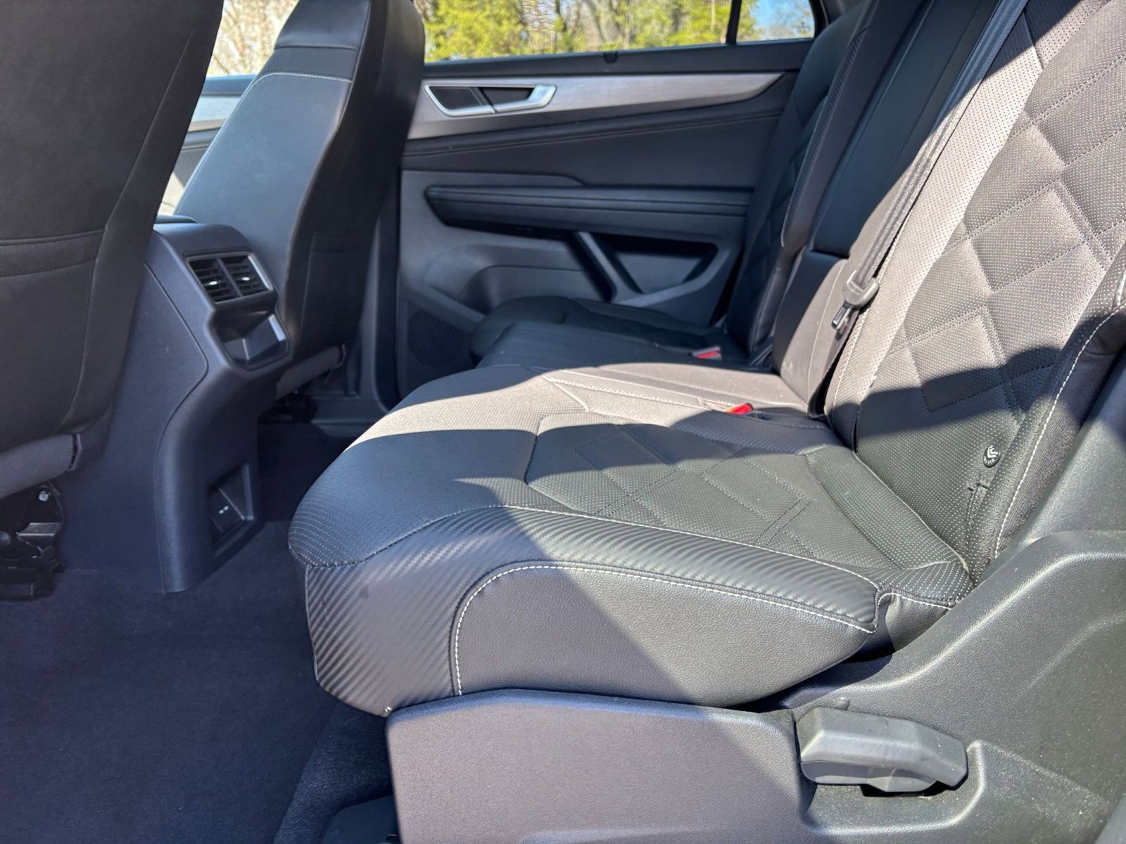 Used 2025 Volkswagen Atlas Cross Sport SE image 28