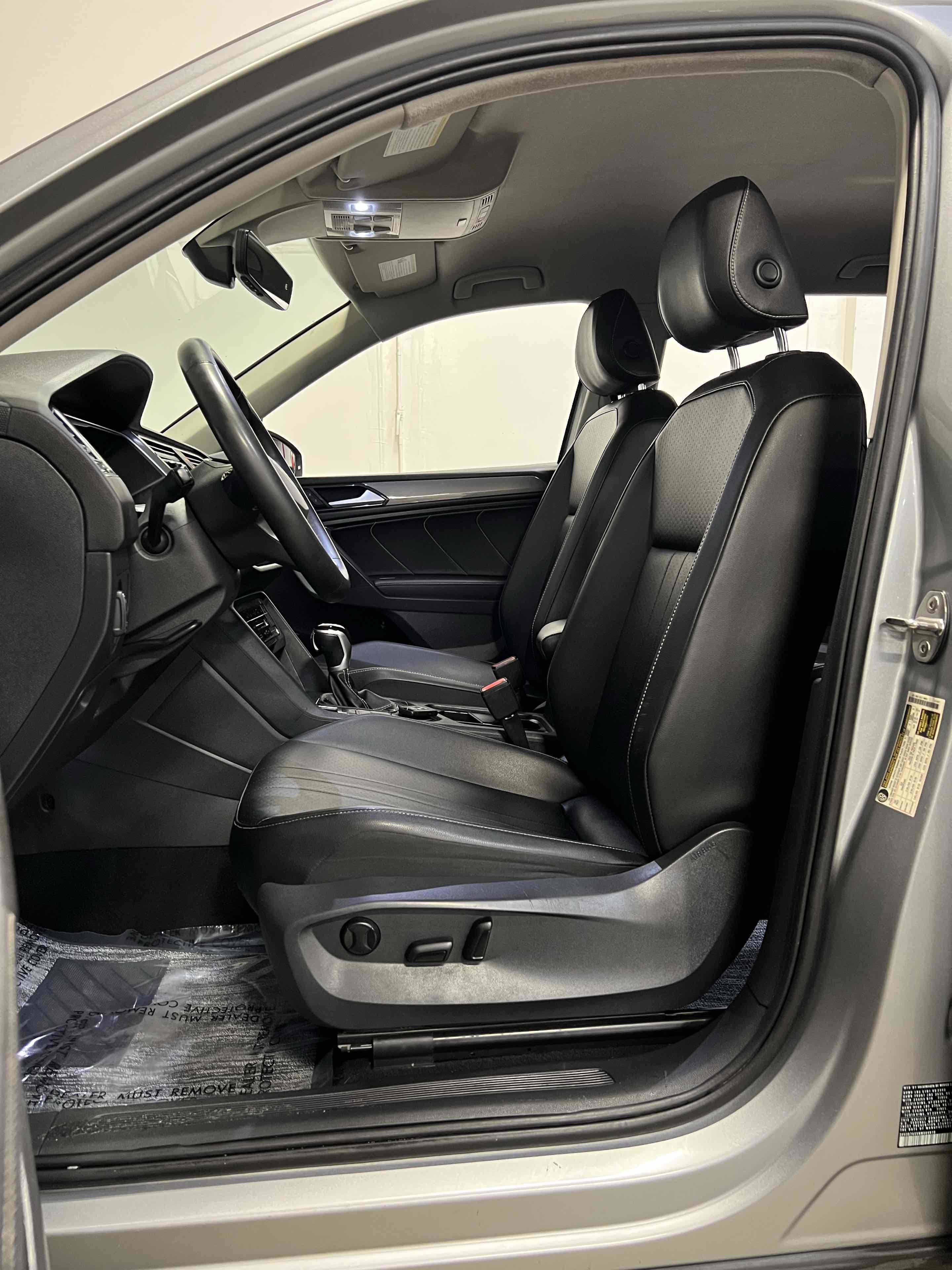 Used 2022 Volkswagen Tiguan SE image 43