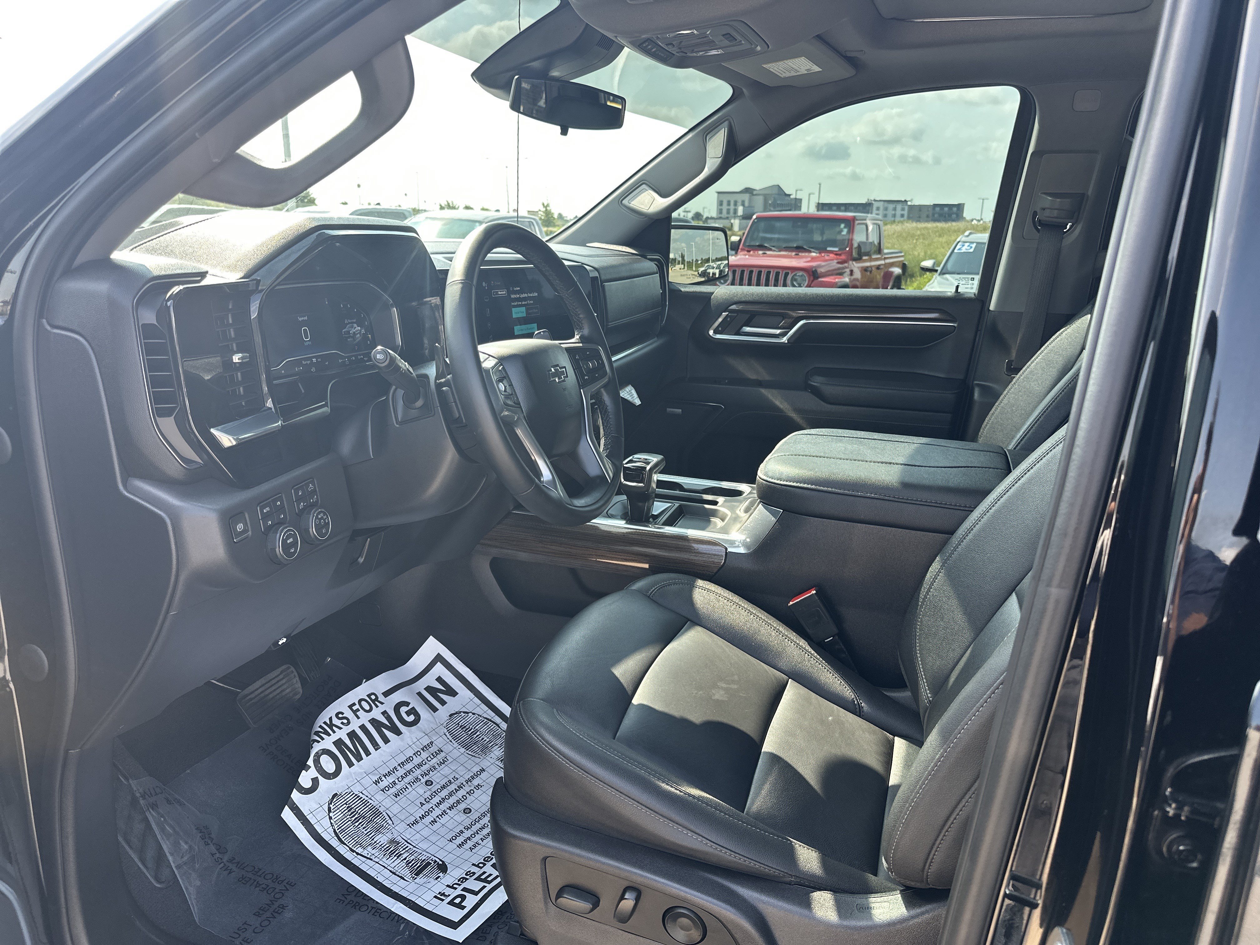 Used 2023 Chevrolet Silverado 1500 LT Trail Boss w/ LT Trail Boss Premium Package AWD/4WD image 11