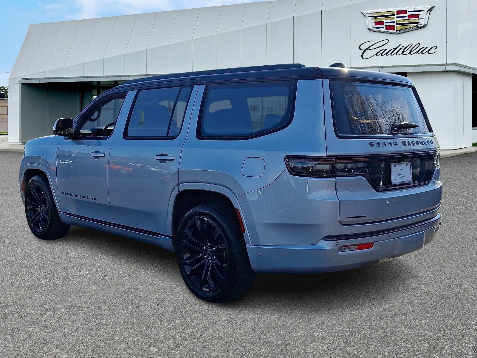 Used 2022 Jeep Grand Wagoneer Series II AWD/4WD image 4