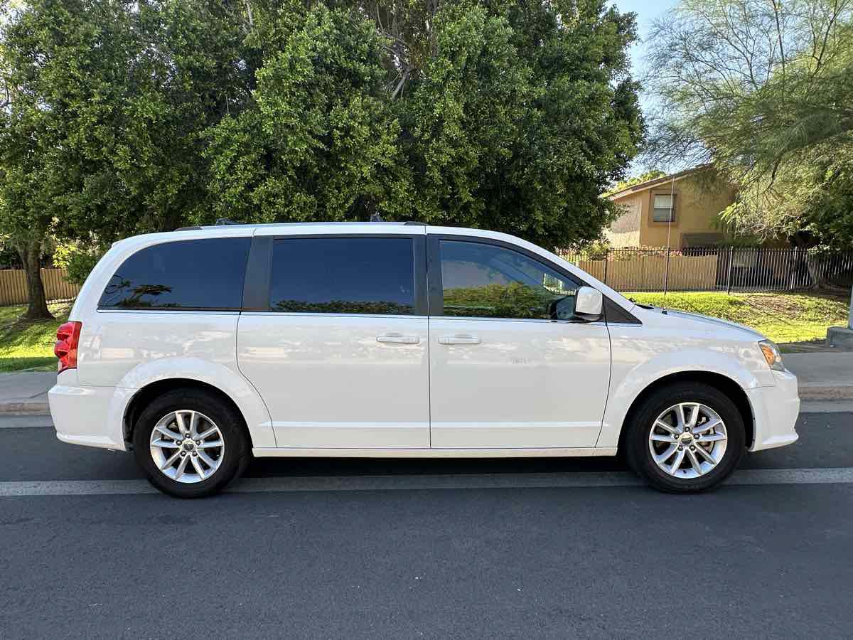 Used 2020 Dodge Grand Caravan SXT FWD image 9