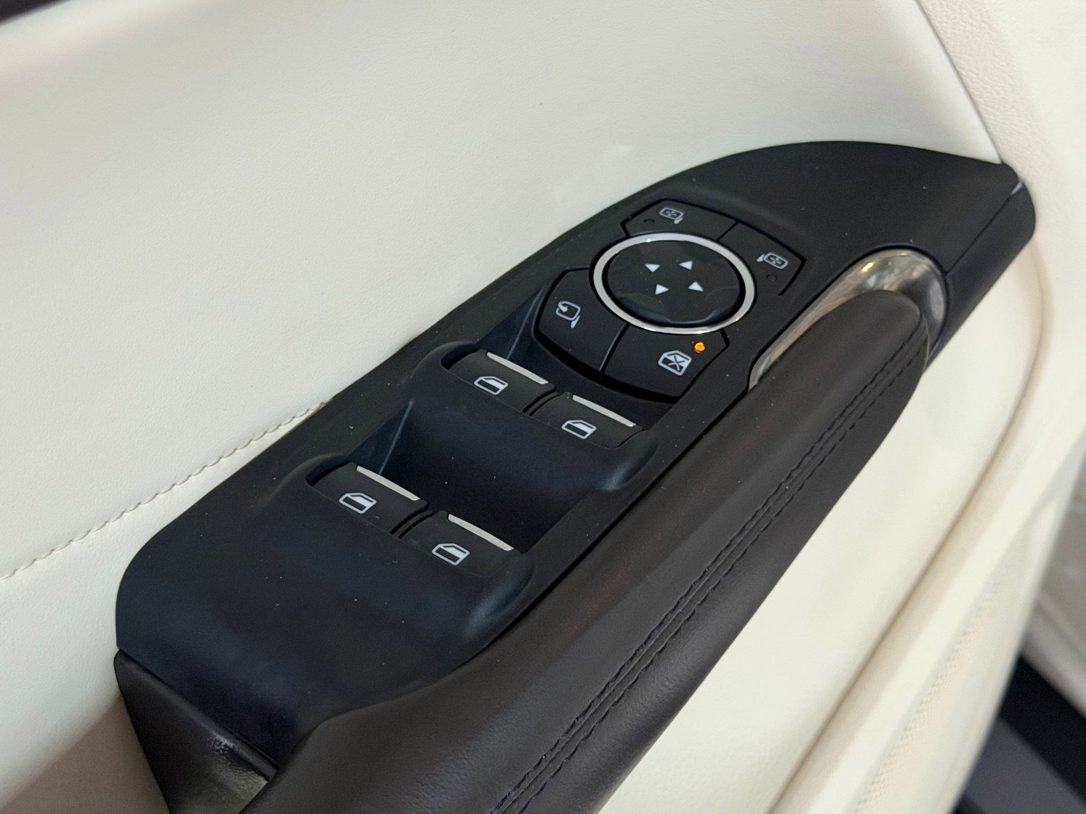 Used 2015 Lincoln MKC FWD w/ Equipment Group 101A Select image 22