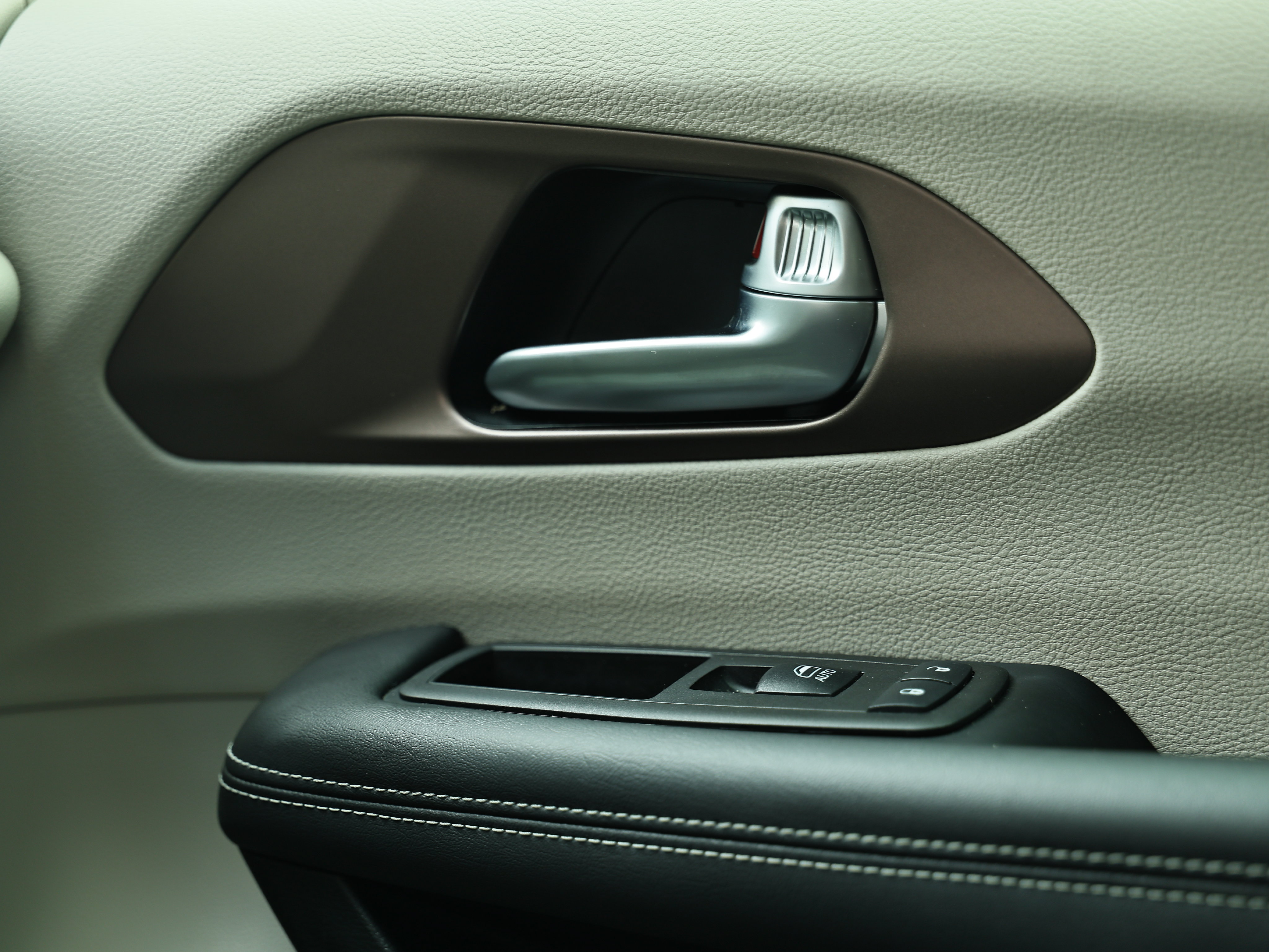 Used 2024 Chrysler Voyager LX FWD image 38