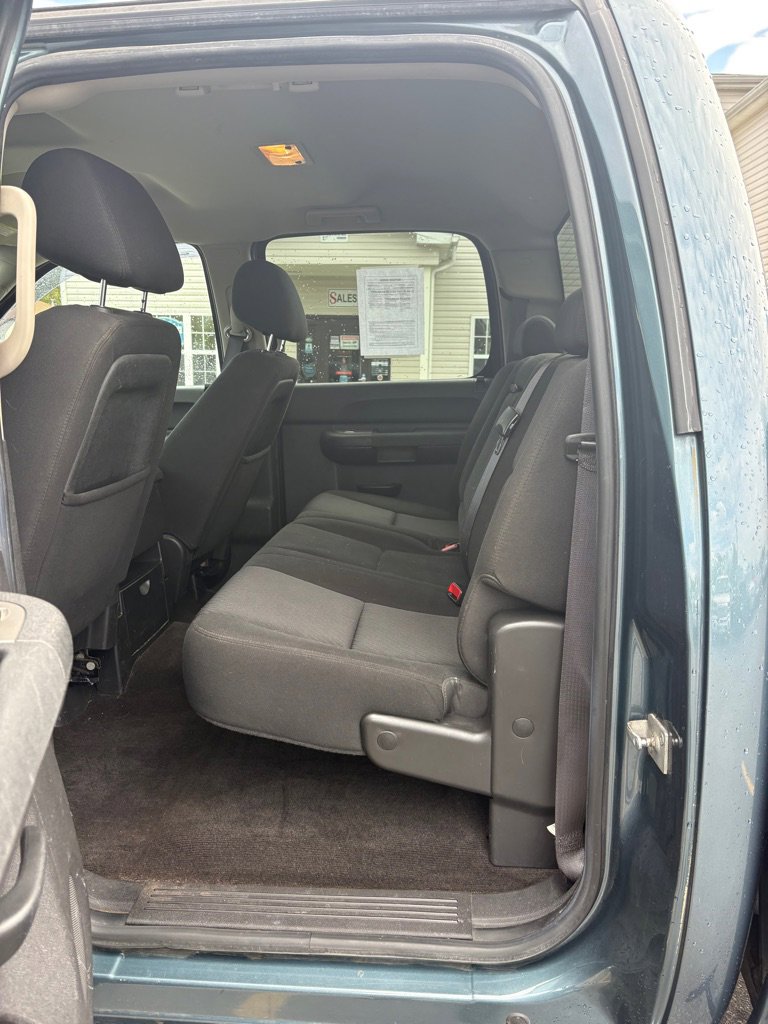 Used 2011 Chevrolet Silverado 3500 LT w/ Interior Plus Package AWD/4WD image 11