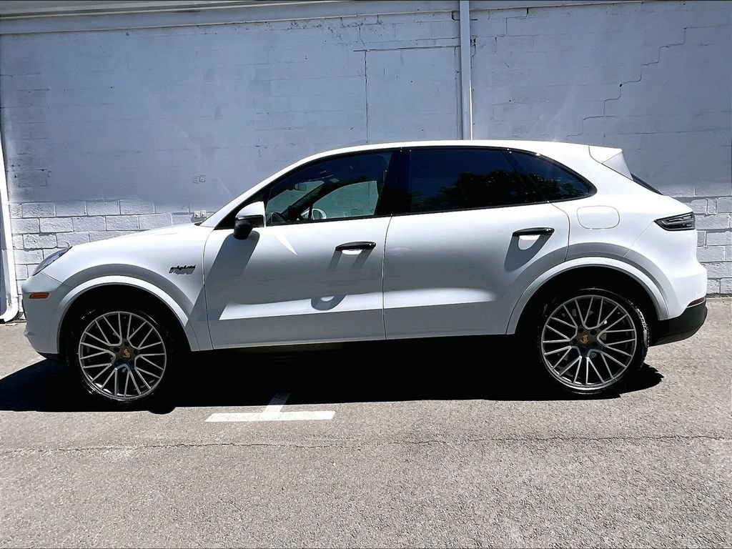 Certified 2023 Porsche Cayenne Platinum Edition AWD/4WD image 2