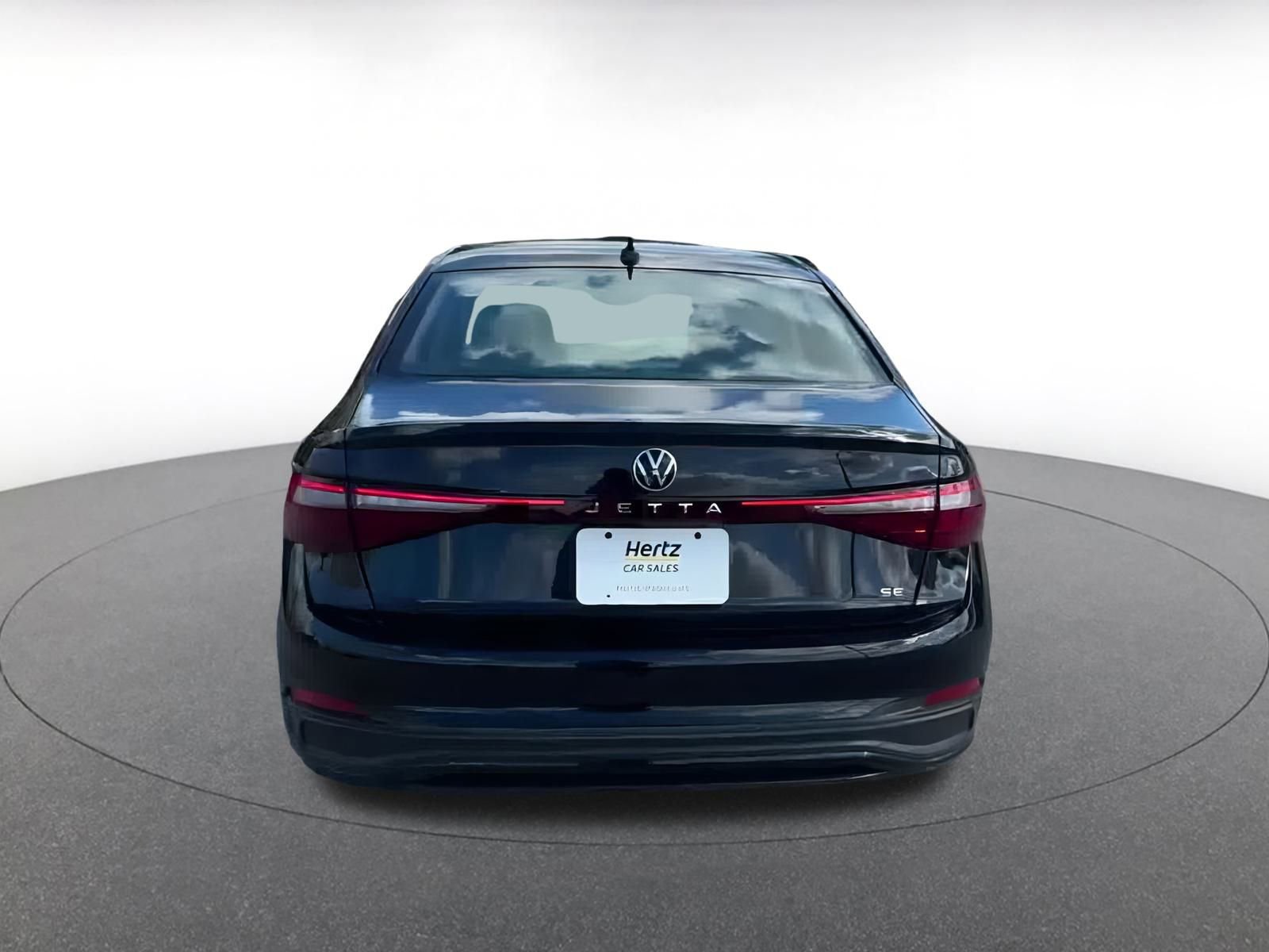 Used 2025 Volkswagen Jetta SE image 12