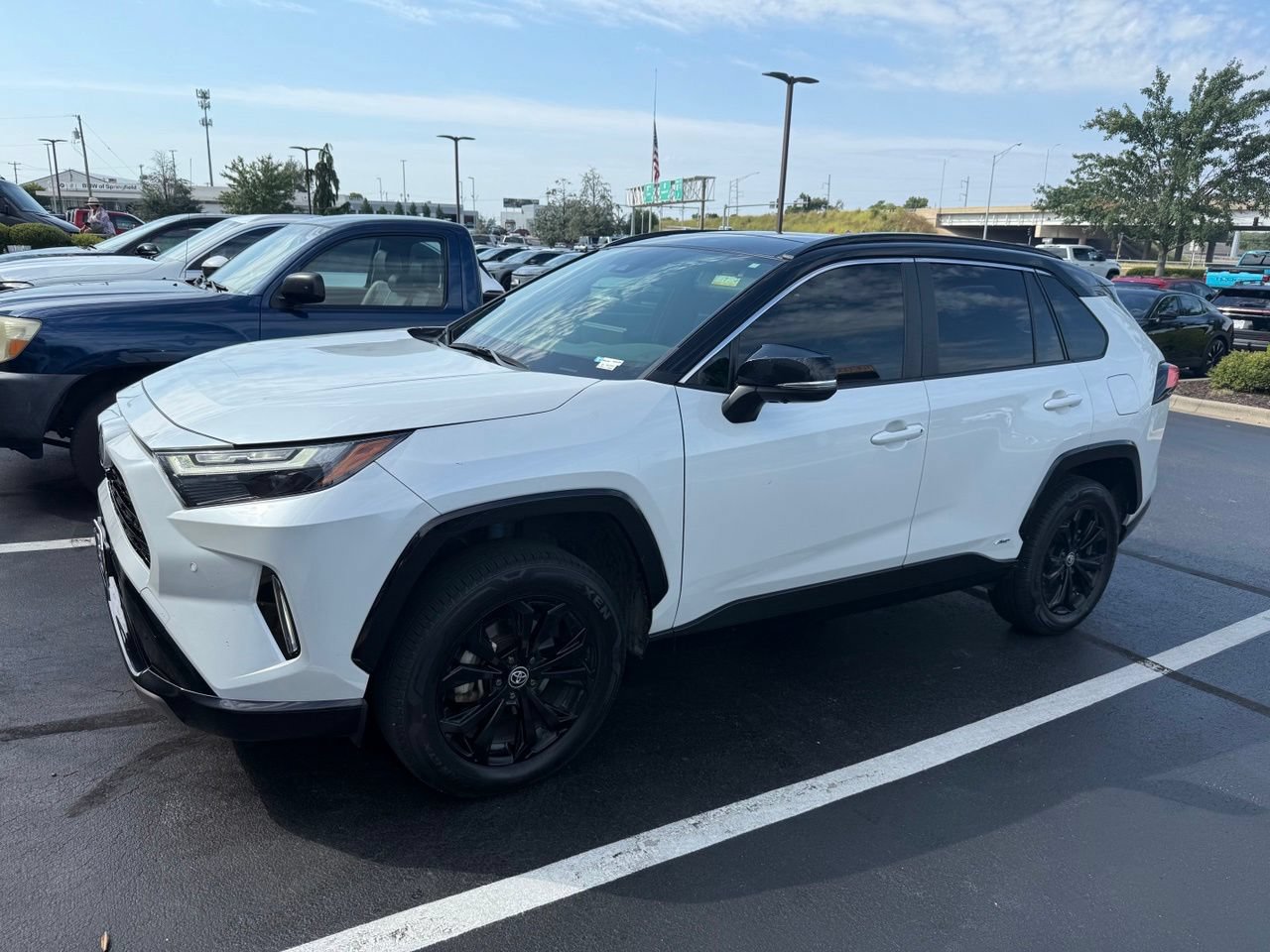 Used 2023 Toyota RAV4 XSE AWD/4WD image 3