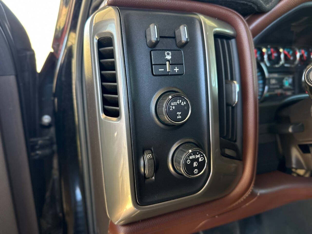 Used 2017 Chevrolet Silverado 1500 High Country image 13