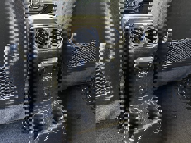 Used 2025 Jeep Wrangler Unlimited Rubicon image 25