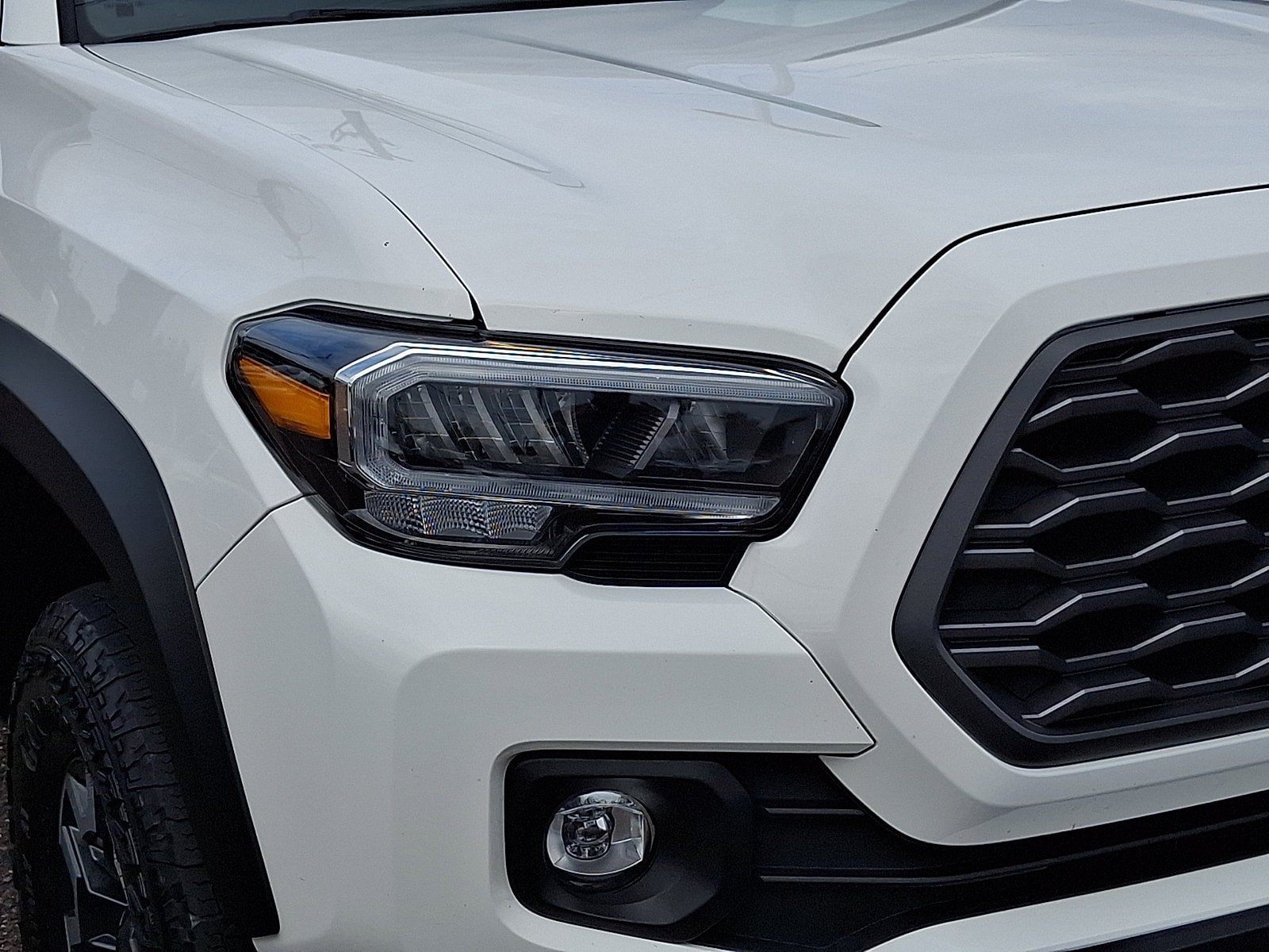 Used 2023 Toyota Tacoma TRD Off-Road w/ Technology Package AWD/4WD image 9