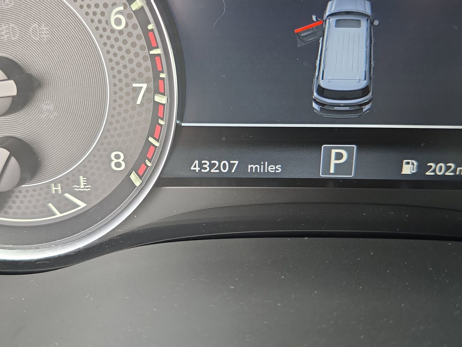 Used 2023 Nissan Armada SL w/ Captain's Chairs Package image 29