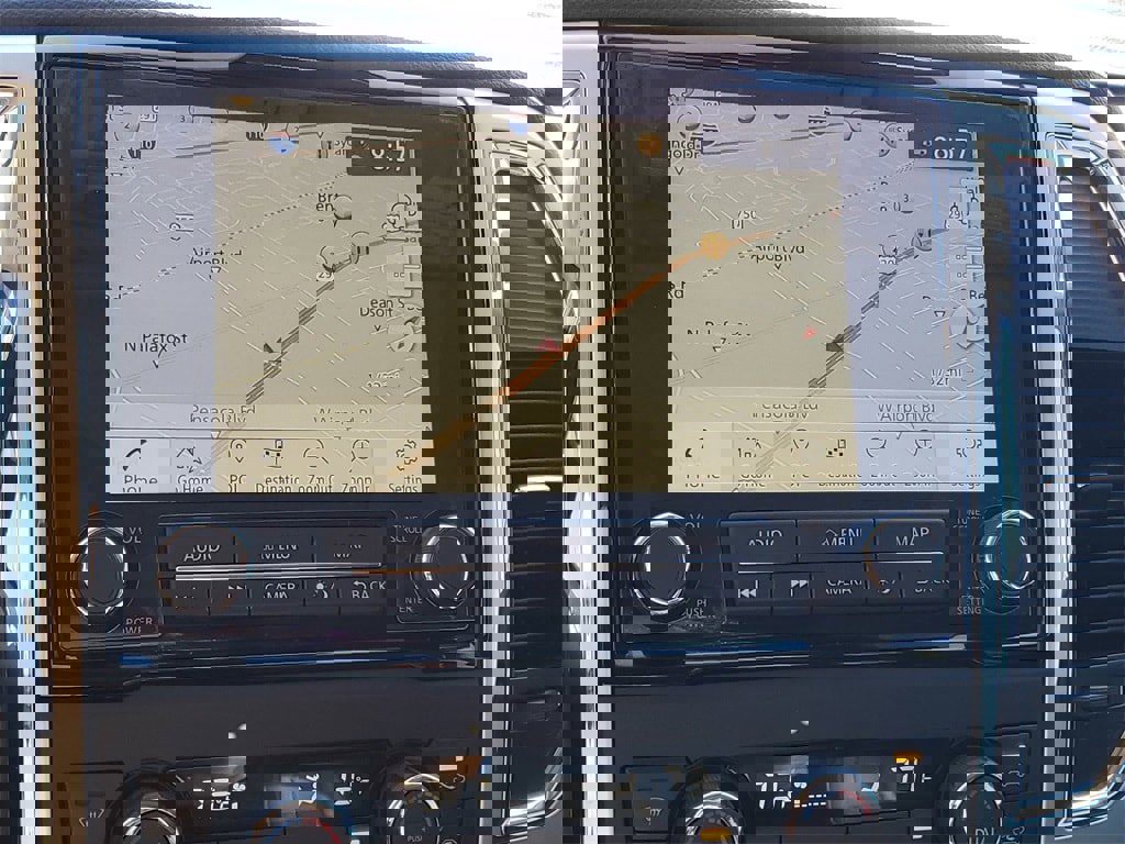 Used 2020 Nissan Titan SL w/ Moonroof Package image 17