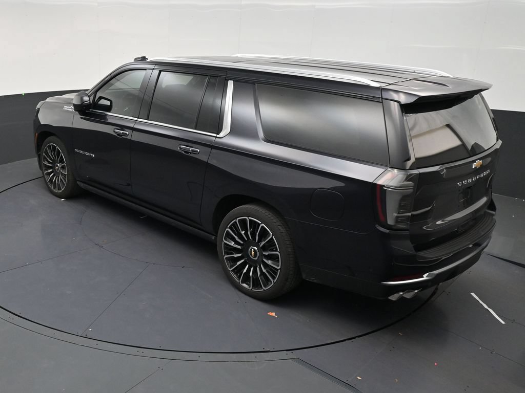 Used 2026 Chevrolet Suburban High Country AWD/4WD image 13