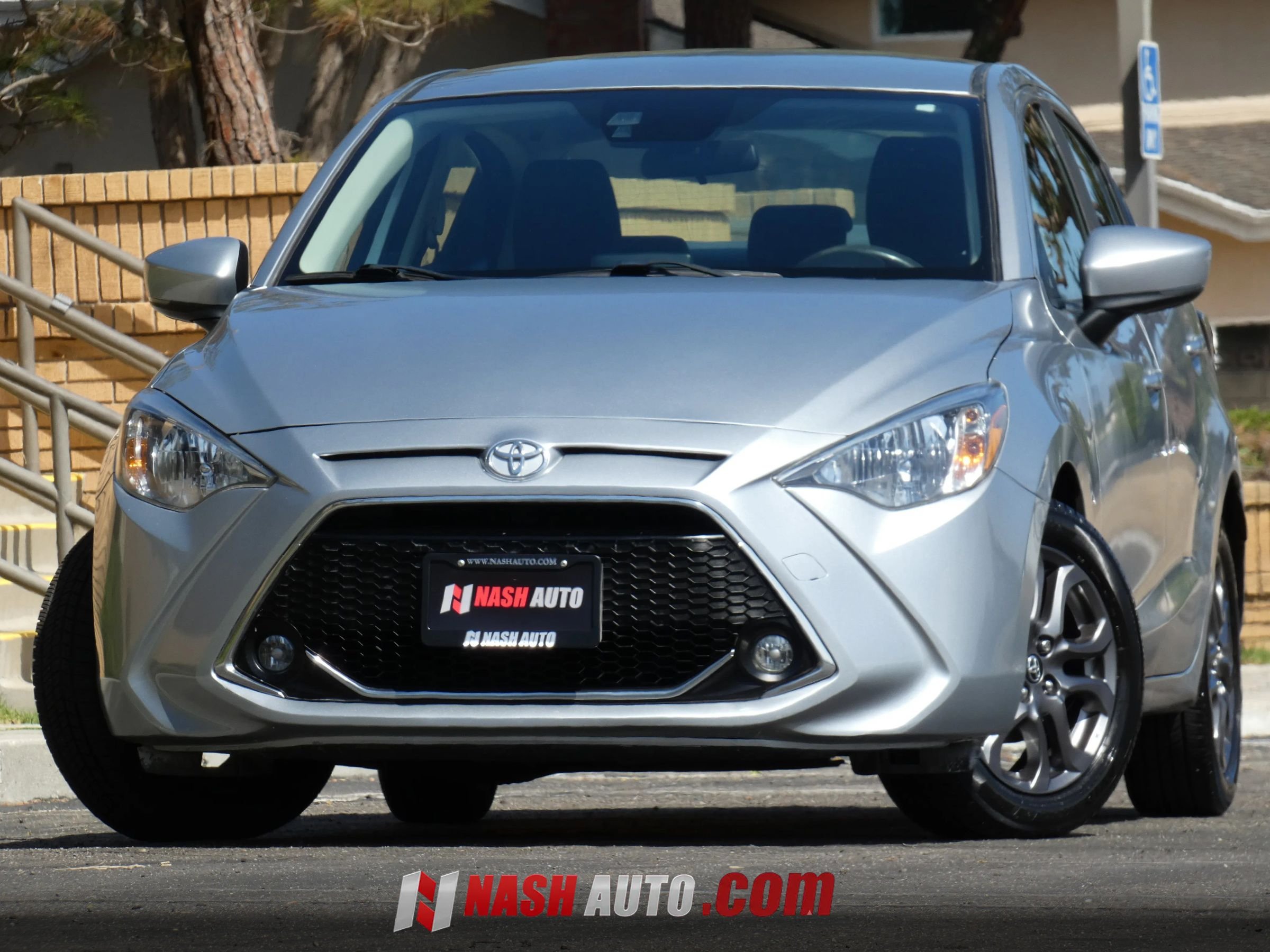 Used 2019 Toyota Yaris LE FWD image 4