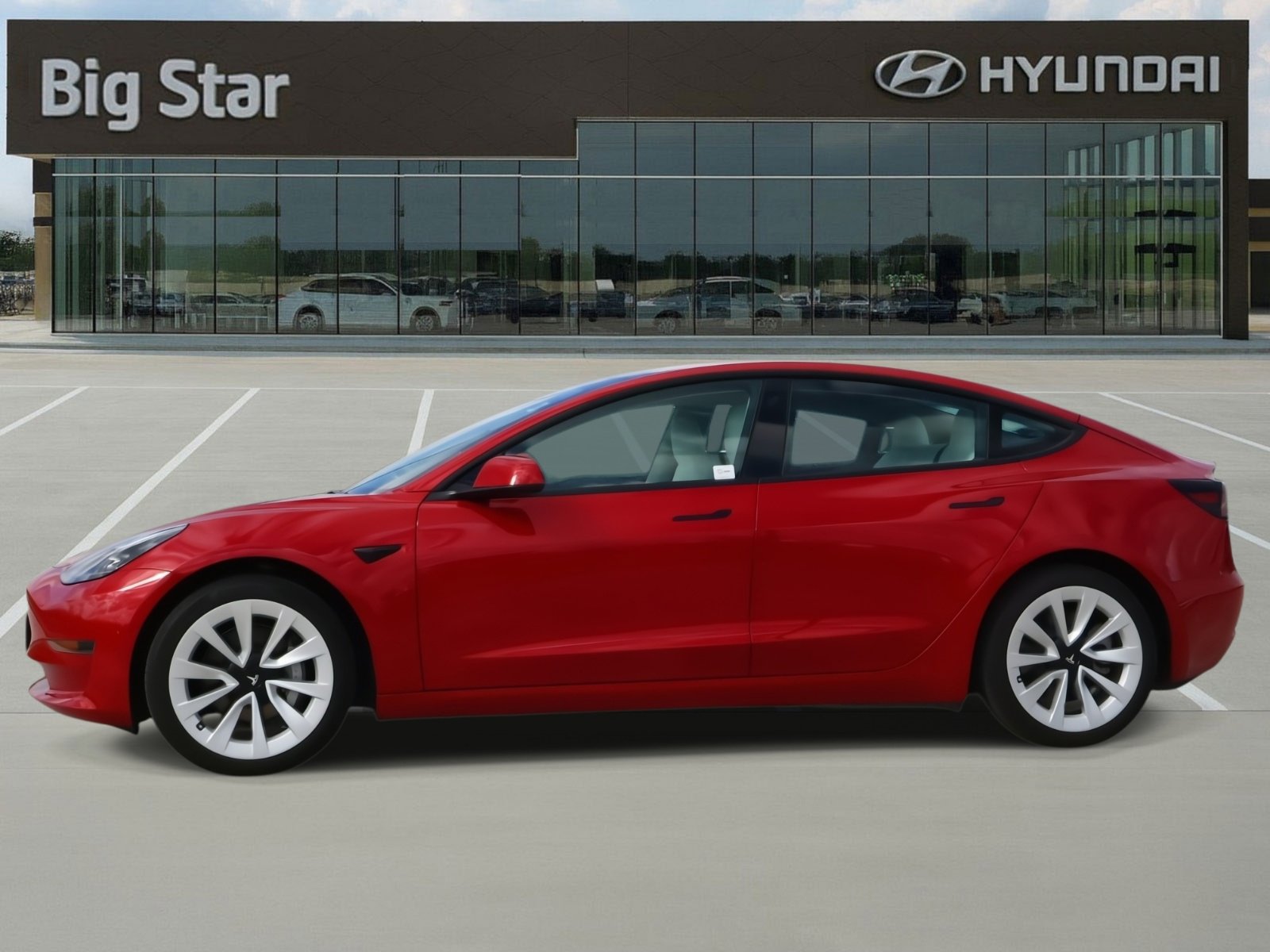 Used 2022 Tesla Model 3 Standard Range image 2