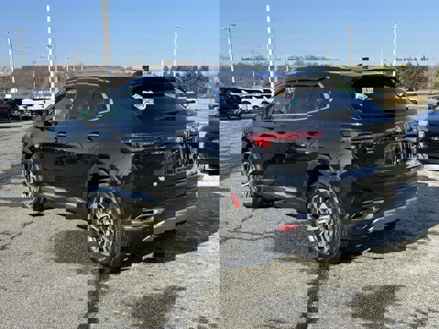 Used 2023 Buick Envision Essence image 3