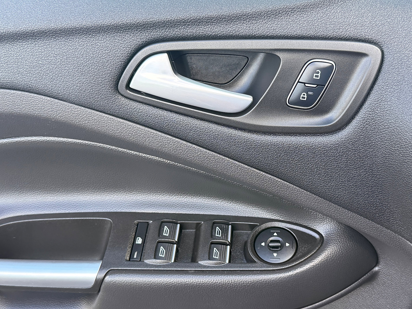 Used 2017 Ford C-MAX Energi SE w/ Equipment Group 401A image 22