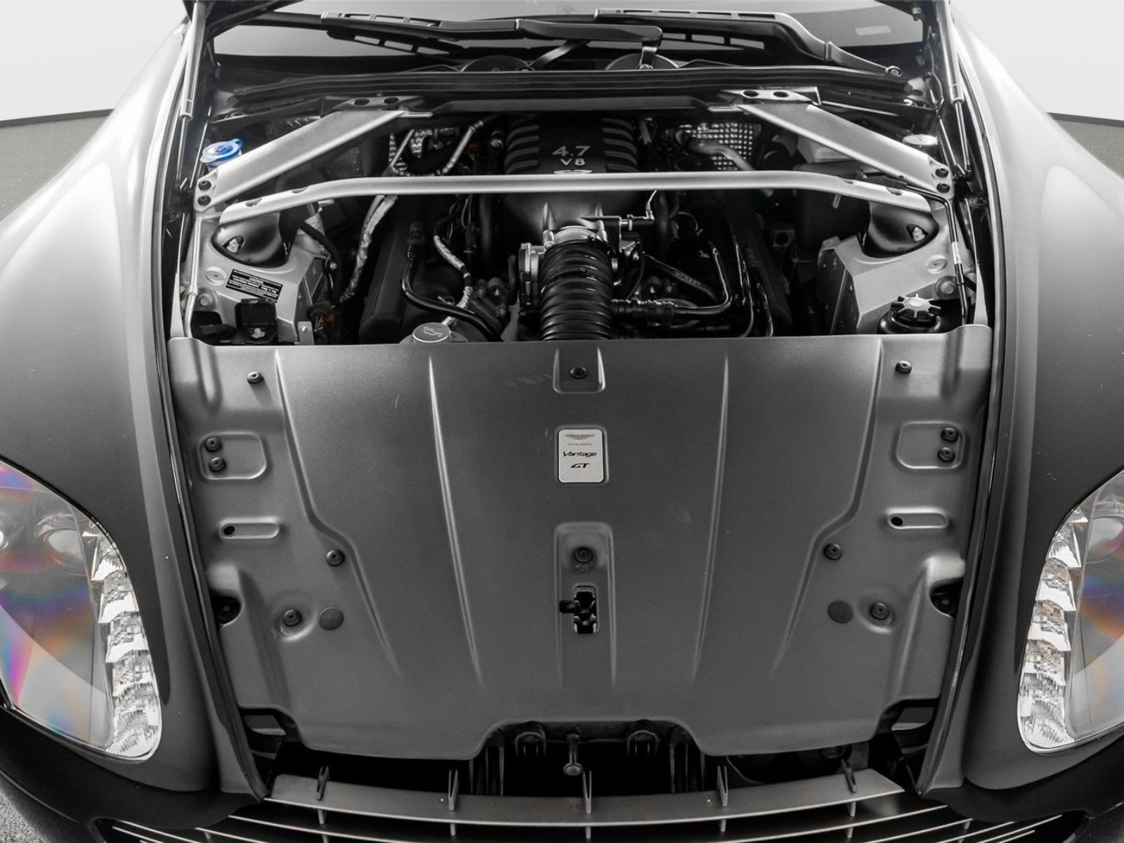 Used 2015 Aston Martin V8 Vantage GT image 45