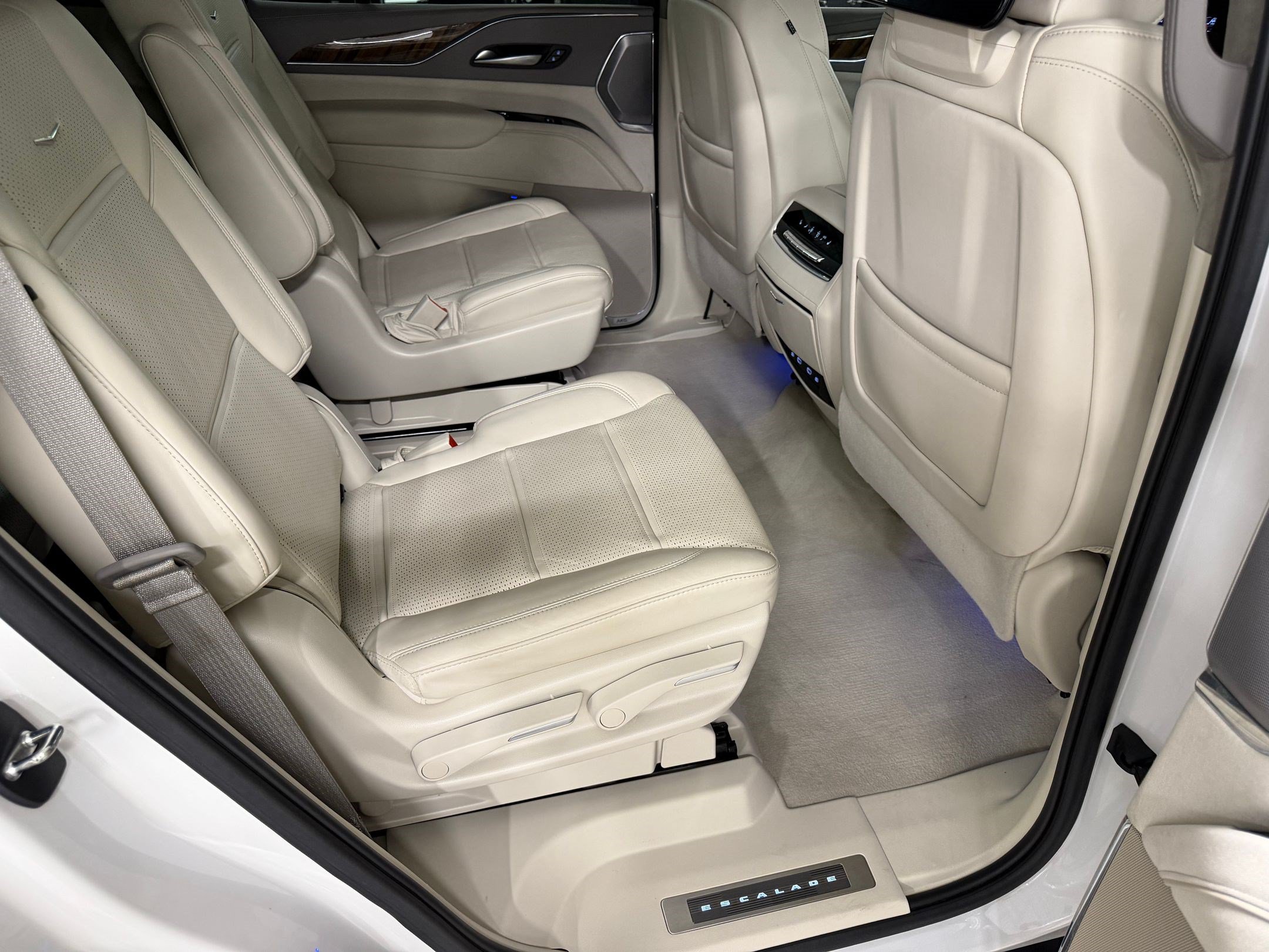 Certified 2023 Cadillac Escalade Sport Platinum w/ LPO, ONYX Package AWD/4WD image 52
