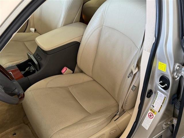 Used 2011 Lexus ES 350 w/ Luxury Pkg & Navigation FWD image 7
