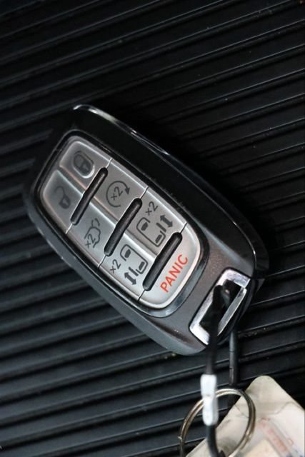 Used 2023 Chrysler Pacifica Touring-L FWD image 38