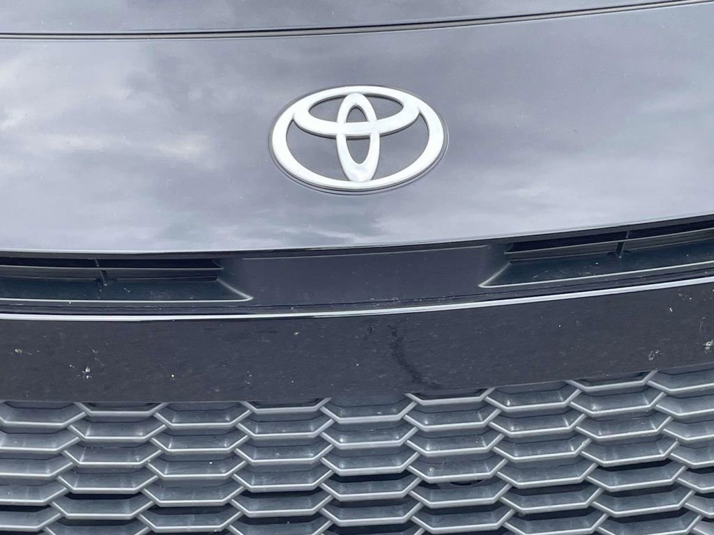 Used 2025 Toyota Camry SE FWD image 6
