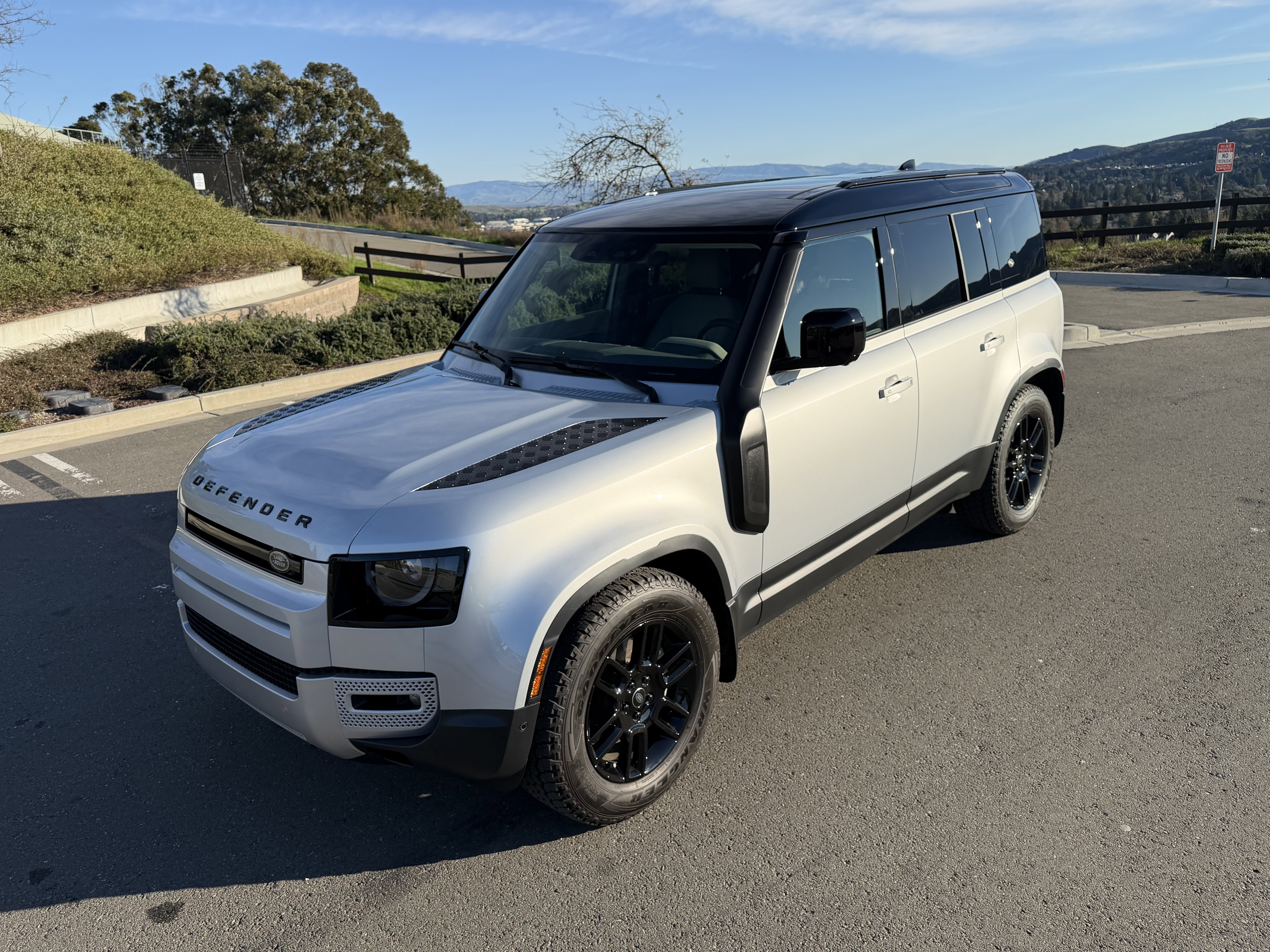 Used 2023 Land Rover Defender 110 S image 1