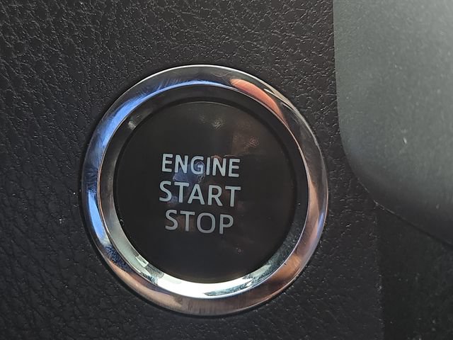 Certified 2019 Toyota Highlander SE w/ Nightshade Edition AWD/4WD image 21