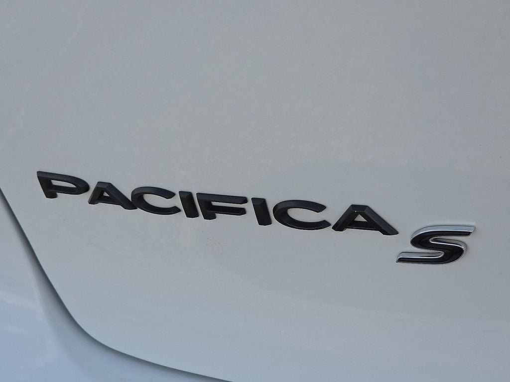 Used 2025 Chrysler Pacifica Limited FWD image 17