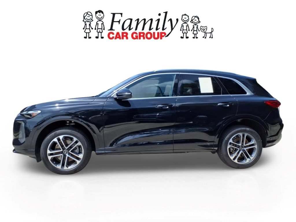 Used 2025 Audi Q5 Premium w/ Convenience Package AWD/4WD image 2