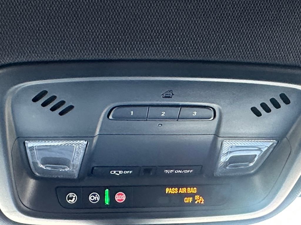 Used 2023 Chevrolet Traverse LT AWD/4WD image 18