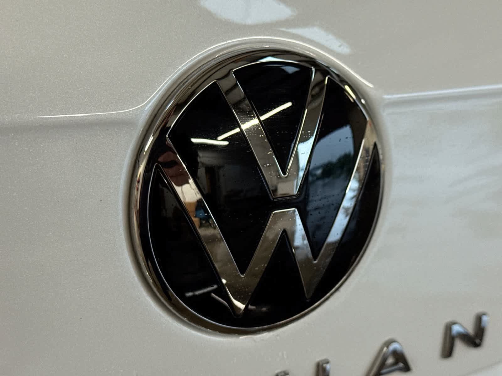 Used 2024 Volkswagen Tiguan SE R-Line FWD image 18