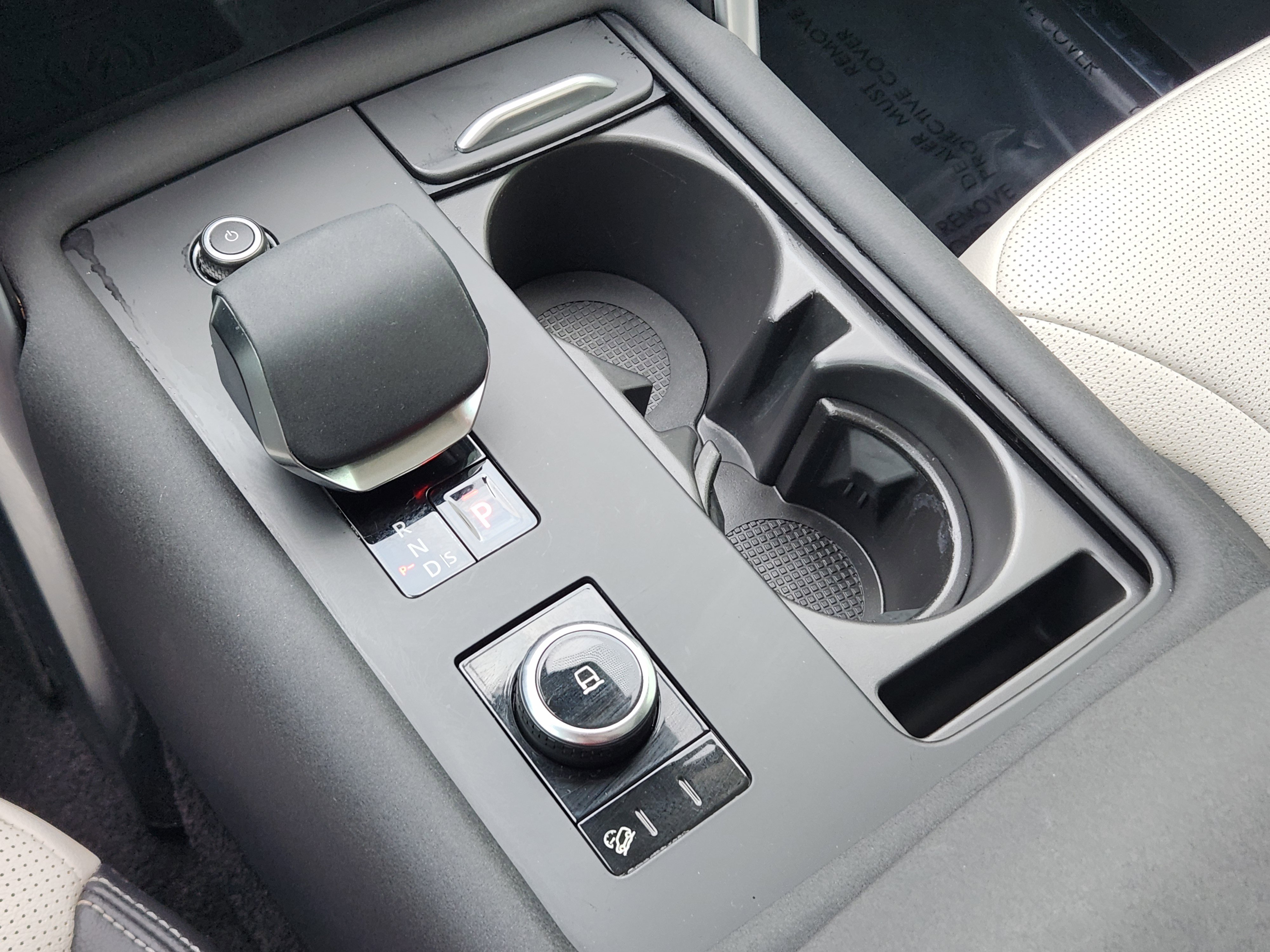 Certified 2025 Land Rover Discovery S image 22