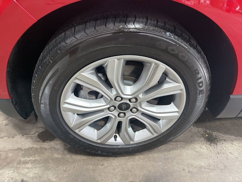 Used 2023 Ford Edge Titanium image 9