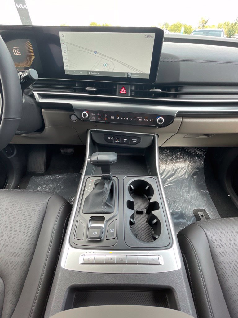 New 2027 Kia Carnival FWD image 19