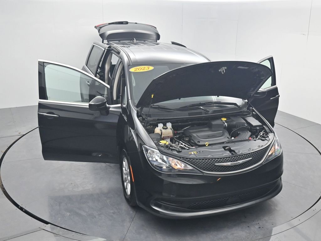 Used 2023 Chrysler Voyager LX image 57
