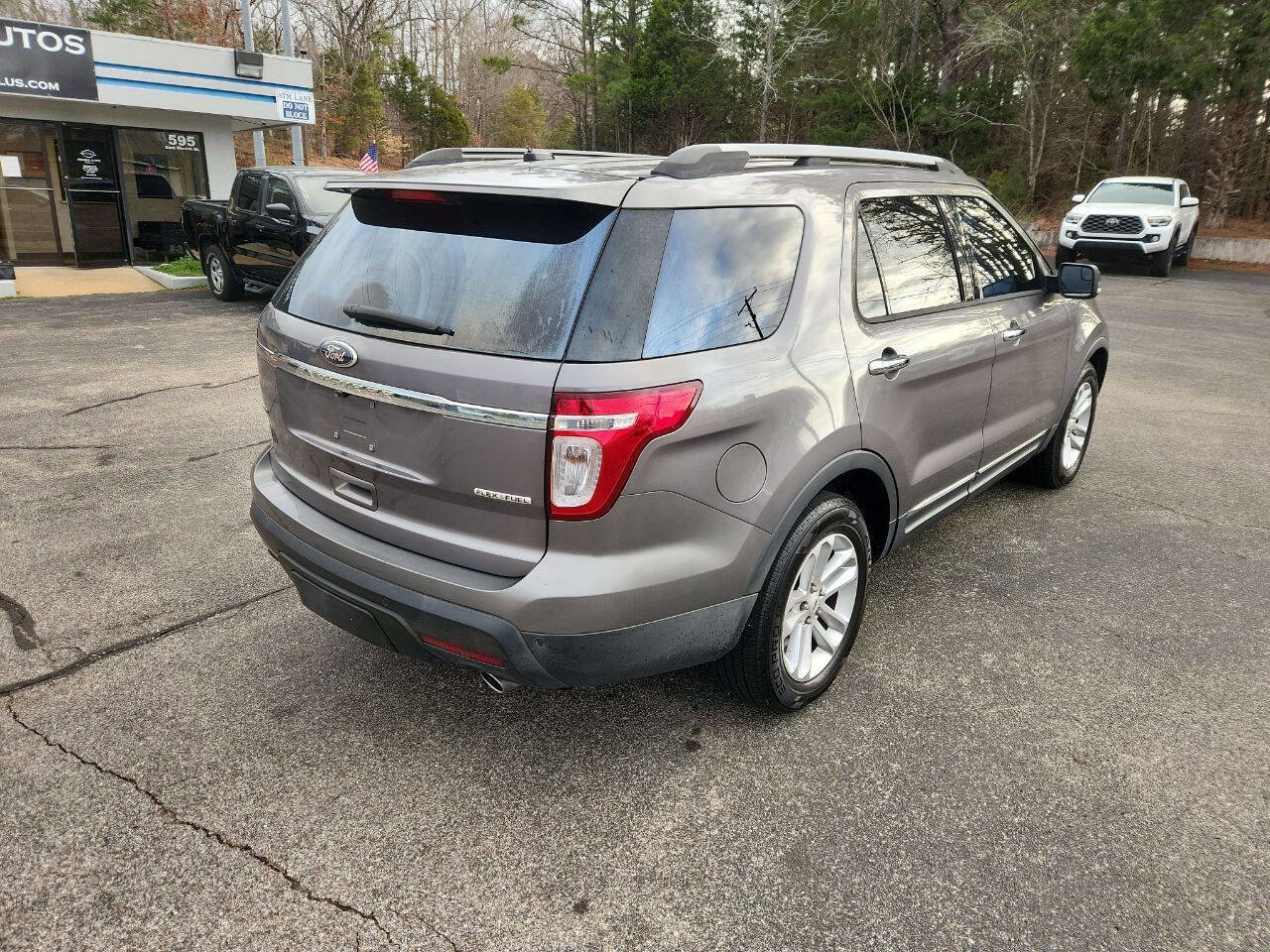 Used 2014 Ford Explorer XLT w/ Equipment Group 202A image 9