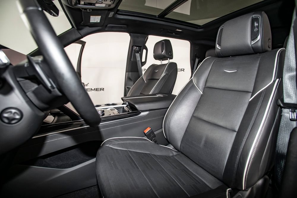 Used 2025 Cadillac Escalade Sport w/ LPO, ONYX Package AWD/4WD image 16