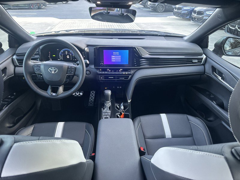 Used 2025 Toyota Camry SE image 16