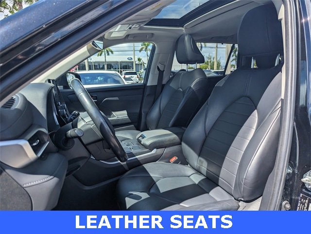 Used 2023 Toyota Highlander XLE image 4