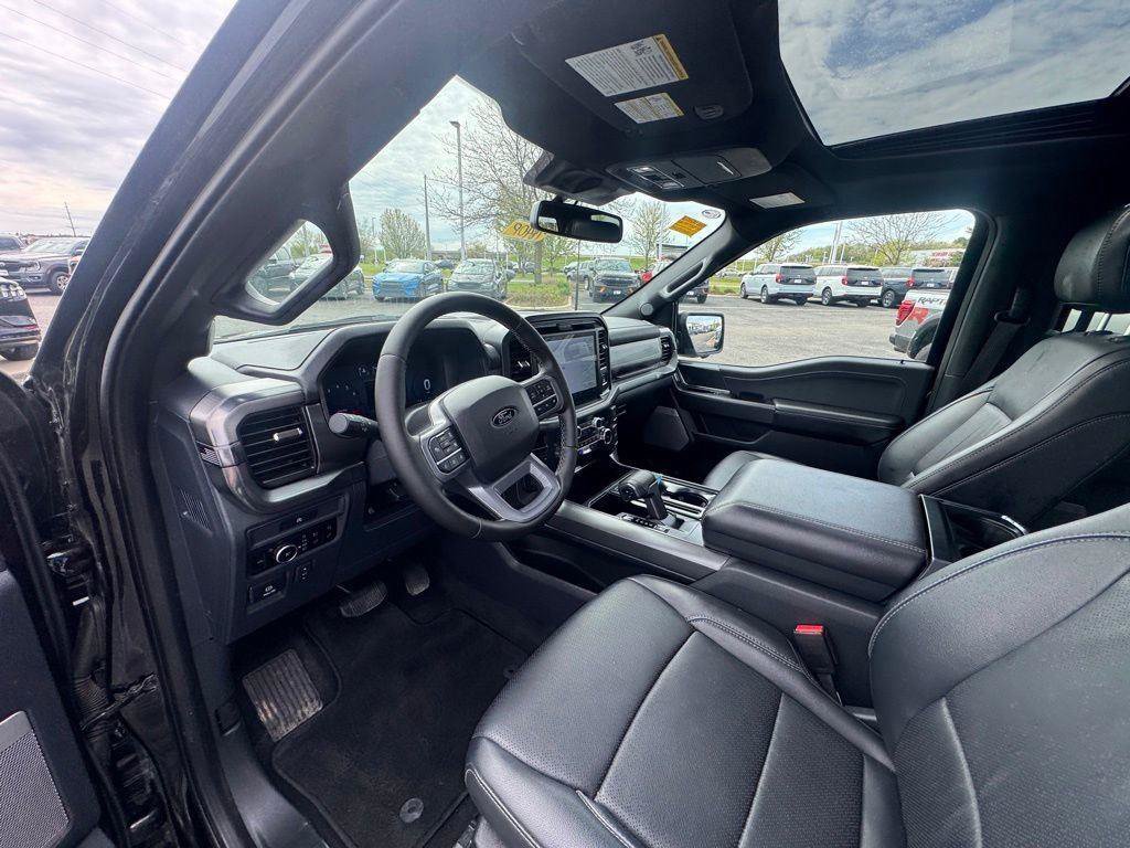 Used 2025 Ford F150 Lariat AWD/4WD image 19