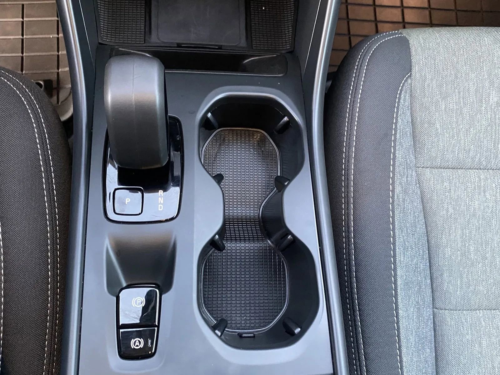 Used 2025 Volvo XC40 B5 Core image 15