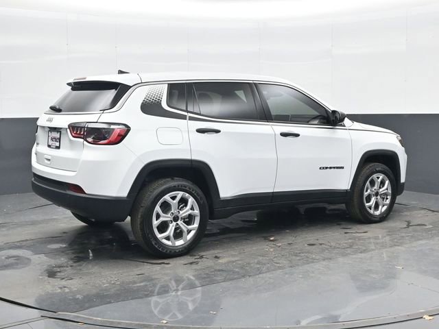 Used 2025 Jeep Compass Sport w/ Mopar Graphics Package AWD/4WD image 4