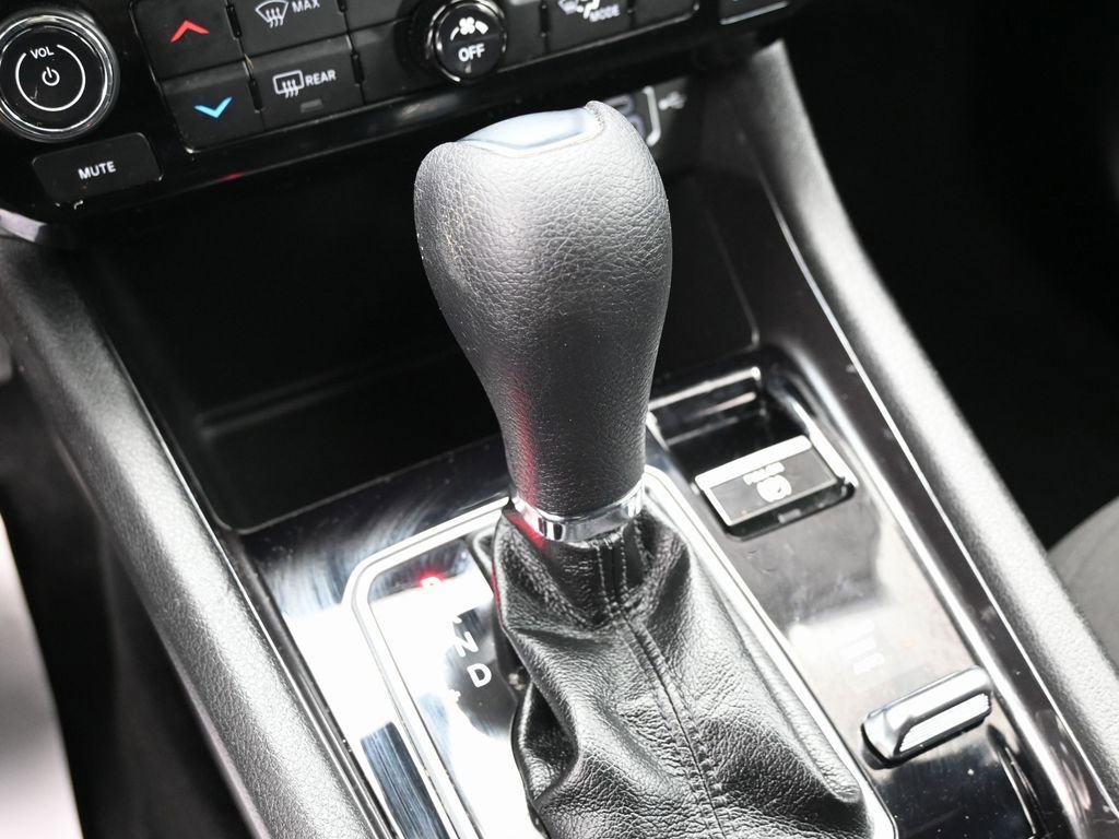 Used 2024 Jeep Compass Sport image 28